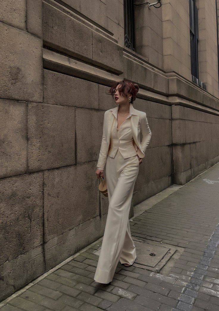 Waarom Minder Details Sterkere Outfits Creëren